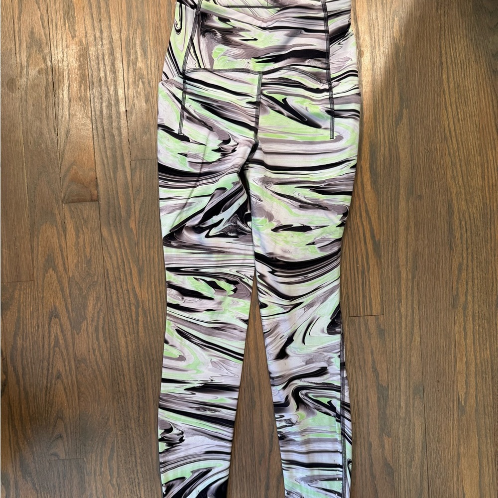 USED LULULEMON leggings, SZ 4, multi print, Fast & Free